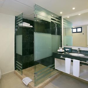 Oasis Triple Room